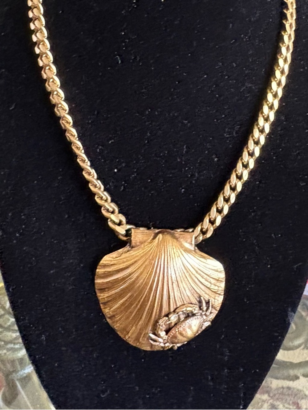 Vintage Gold Tone Shell & Crab Pendant Necklace - Women Jewelry